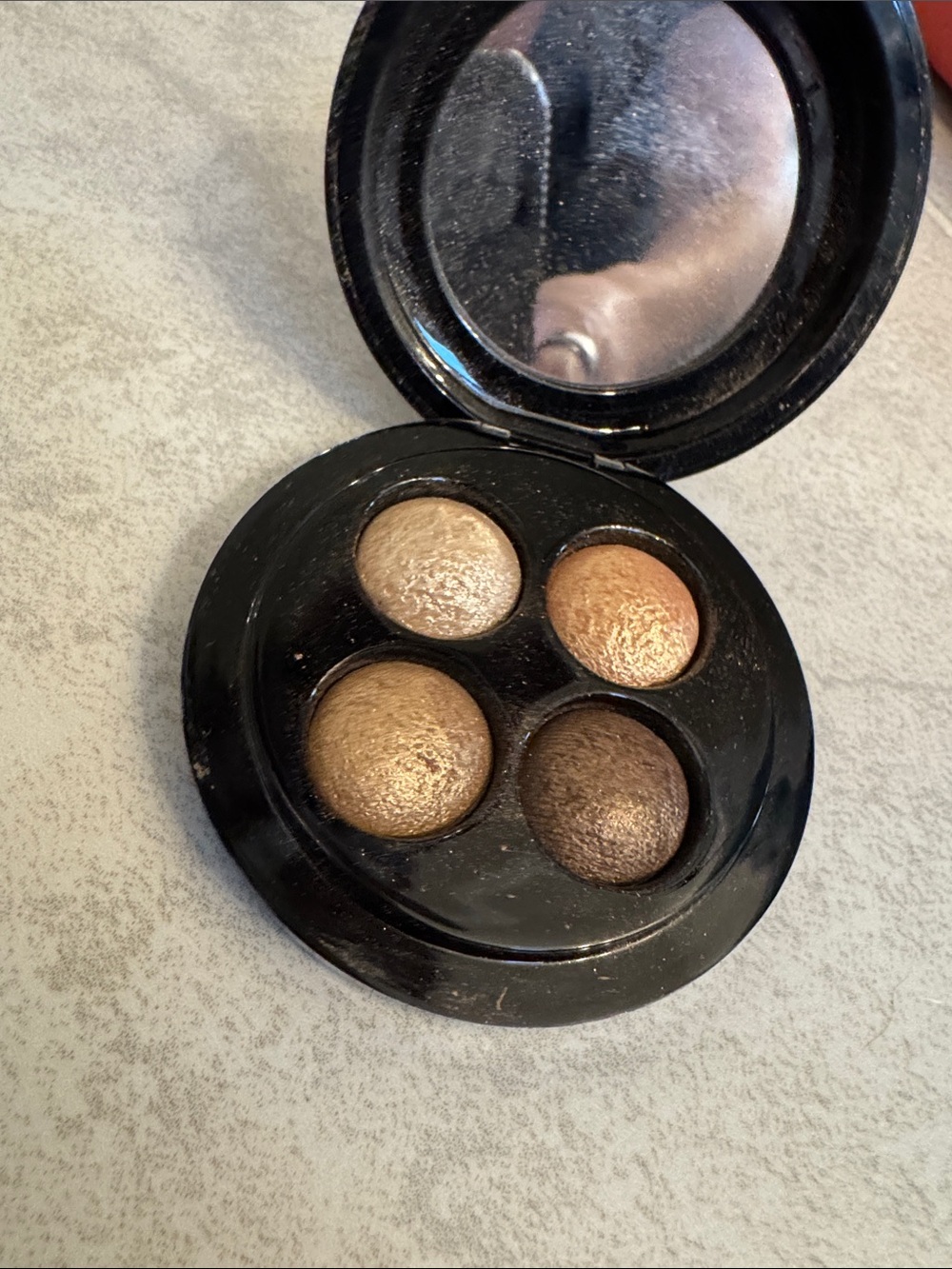 MAC Cosmetics mineral Eyeshadow Quartet in Gold, Bronze, Brown, Champagne